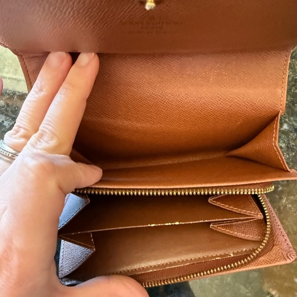 Louis Vuitton Brown and Tan Monogram wallet - Picture 5 of 9